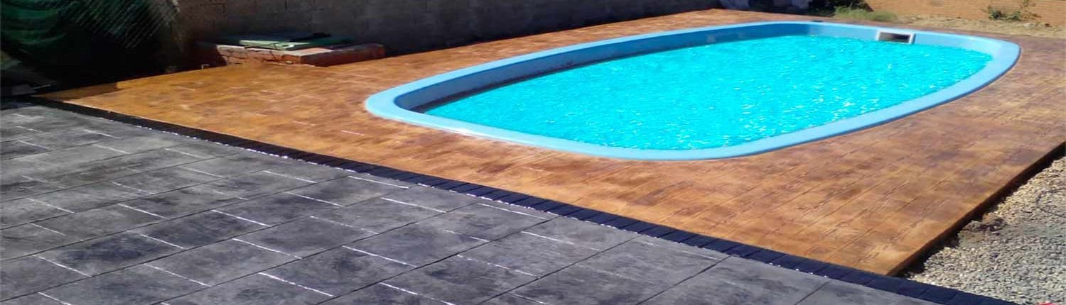 hormigón impreso en Madrid borde de piscina